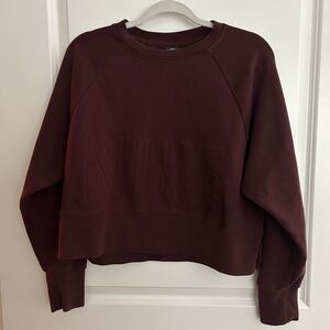 Women’s Cropped Nike Pullover